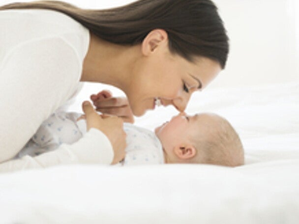 أبرز معالم نمو الطفل في الأشهر الستة الأولى من حياته