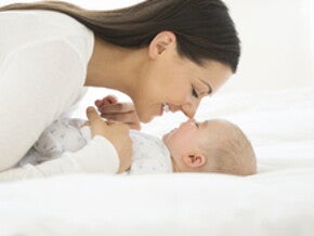 Étapes importantes du développement du nourrisson mois par mois : un guide pratique et bienveillant pour la première année de bébé