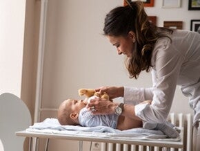 Conseils pour rendre le change de couches amusant pour votre bébé