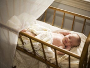 نصائح لسلامة الطفل الرضيع أثناء النوم