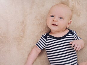 تطور البصر: متى يرى المولود؟