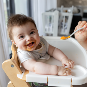 Your Baby’s First Spoonfuls: A Gentle Guide to Starting Complementary Feeding at 6 Months 