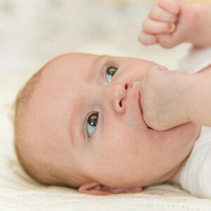 كيف أتأكد أن ابني ينام جيدًا؟