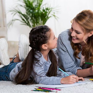 907x531_image_01_1.jpg Mom and daughter