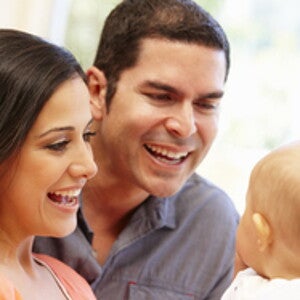 À quel âge les bébés commencent-ils à parler ?