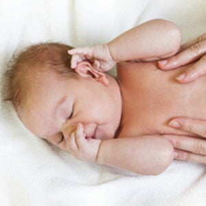 10 نصائح للتعامل مع أكثر الاضطرابات الهضميّة شيوعاً لدى الرضع