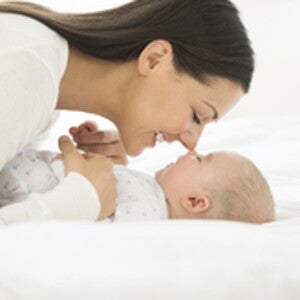 Étapes importantes du développement du nourrisson mois par mois : un guide pratique et bienveillant pour la première année de bébé