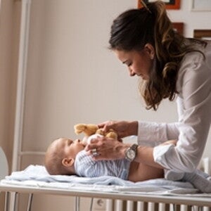 بهذه النصائح تُحوّلين مهمّة تغيير الحفاضة للرضيع إلى متعة!