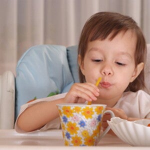 كيف تُشّجعين طفلكِ على شرب الحليب؟