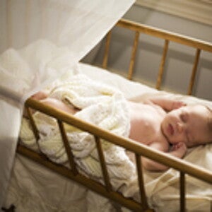 نصائح لسلامة الطفل الرضيع أثناء النوم