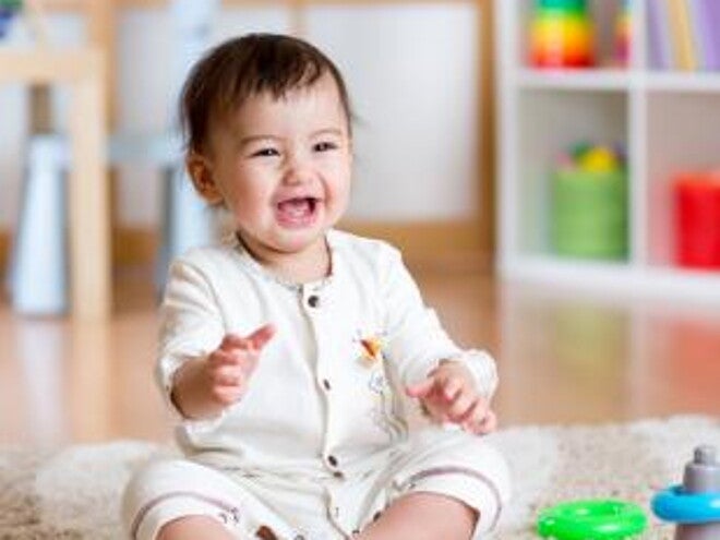 À quel âge les bébés se mettent-ils assis ?